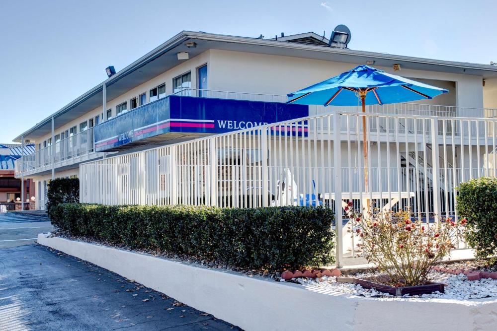 Motel 6-Murfreesboro, TN